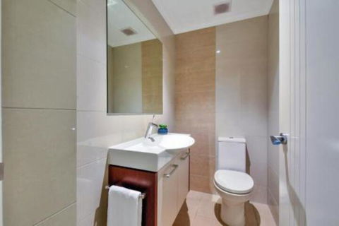 Oceana Darwin Central Oceanfront 3 Bedroom 2 Lounge Room Pool Gym Tennis Court Sleeps 9 - Accommodation Redcliffe 5