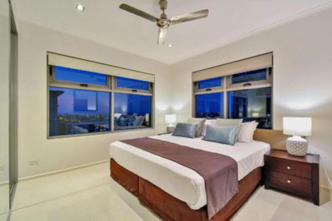 Oceana Darwin Central Oceanfront 3 Bedroom 2 Lounge Room Pool Gym Tennis Court Sleeps 9 - Accommodation Redcliffe 6