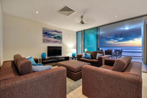 Oceana Darwin Central Oceanfront 3 Bedroom 2 Lounge Room Pool Gym Tennis Court Sleeps 9 - Accommodation Redcliffe 2