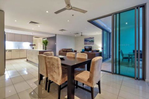 Oceana Darwin Central Oceanfront 3 Bedroom 2 Lounge Room Pool Gym Tennis Court Sleeps 9 - Accommodation Redcliffe 3