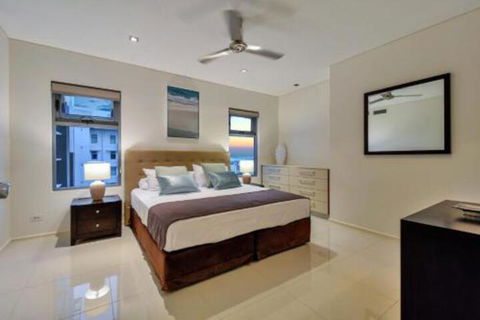 Oceana Darwin Central Oceanfront 3 Bedroom 2 Lounge Room Pool Gym Tennis Court Sleeps 9 - Accommodation Redcliffe 4
