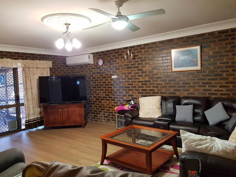 Lorac Bed & Breakfast - Accommodation Redcliffe 3