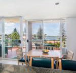 Castillo Del Mar 10 Lake View Roof Terrace with Spa - Accommodation Redcliffe