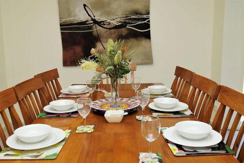SUNDOWNER - Accommodation Redcliffe 2