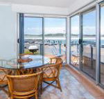 Fairholme 8 Perfect Lakefront Position - Accommodation Redcliffe