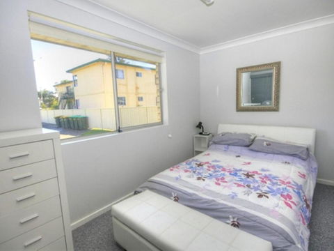 45B Wharf Street Downstairs - Accommodation Redcliffe 7