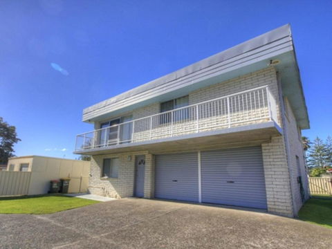 45B Wharf Street Downstairs - Accommodation Redcliffe 2