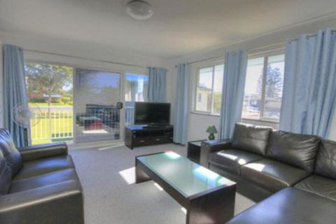 45 Wharf Street Whole House - Accommodation Redcliffe 0