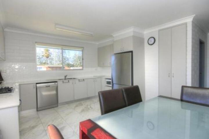 Shallow Bay NSW Accommodation Redcliffe