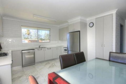 45A Wharf Upstairs - Accommodation Redcliffe 0