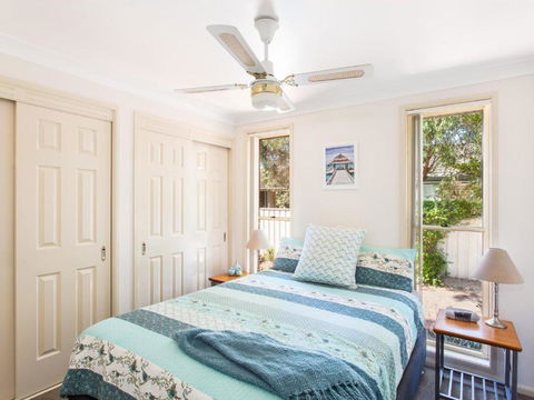 1 / 4 Huntly Close - Accommodation Redcliffe 4
