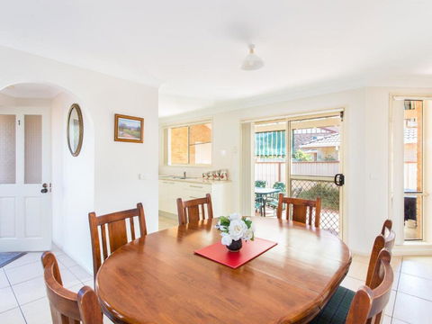 1 / 4 Huntly Close - Accommodation Redcliffe 2