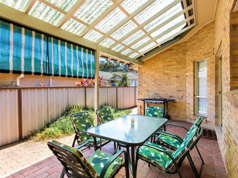 1 / 4 Huntly Close - Accommodation Redcliffe 5