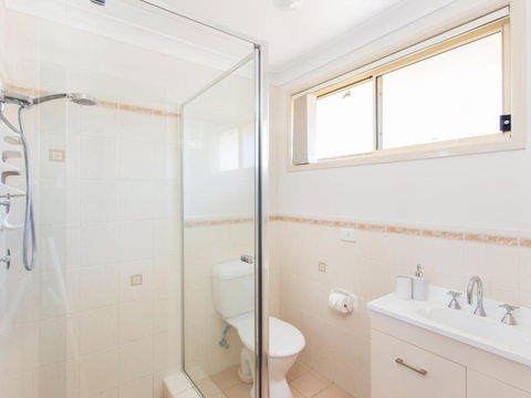 1 / 4 Huntly Close - Accommodation Redcliffe 1