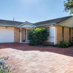 1 / 4 Huntly Close - Accommodation Redcliffe 0