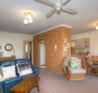 St James 6 Stylish Airconditioned Retreat - Accommodation Redcliffe
