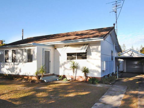 59 Wharf Street Opposite Bowling Club - Accommodation Redcliffe 3