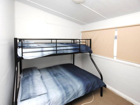 59 Wharf Street Opposite Bowling Club - Accommodation Redcliffe 5