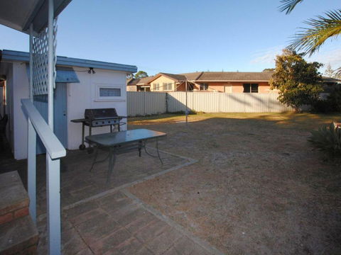 59 Wharf Street Opposite Bowling Club - Accommodation Redcliffe 1