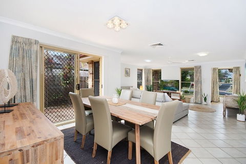 Kailani Beach House - Accommodation Redcliffe 2