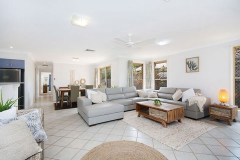 Kailani Beach House - Accommodation Redcliffe 1
