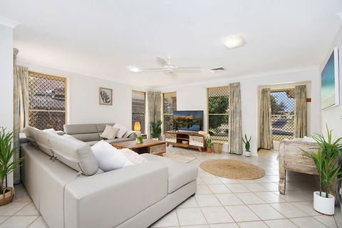 Kailani Beach House - Accommodation Redcliffe 0