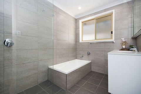 Kailani Beach House - Accommodation Redcliffe 6