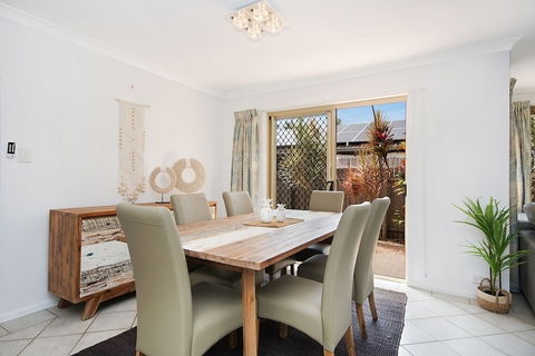 Kailani Beach House - Accommodation Redcliffe 5