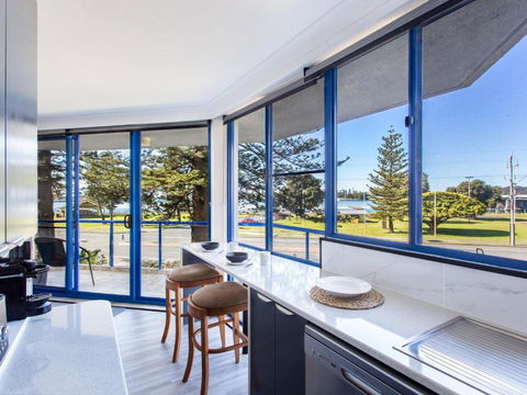 Heritage 202 Overlooking The Water - Accommodation Redcliffe 3