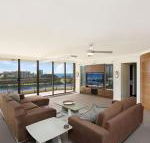 Seascape Apartments Unit 1201A Luxury apartment with views of the Gold Coast  Hinterland - Accommodation Redcliffe