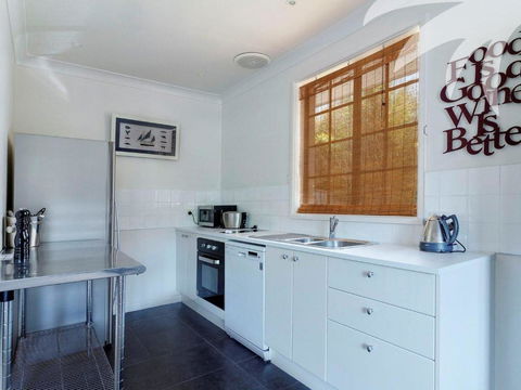 Aqua Apartment #4 - Accommodation Redcliffe 1