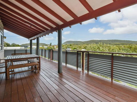 The Pole House - Accommodation Redcliffe 2