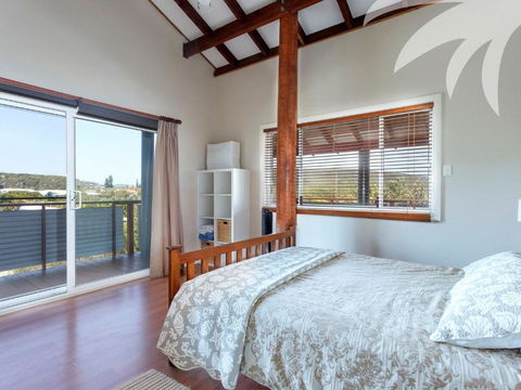 The Pole House - Accommodation Redcliffe 3