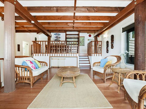 The Pole House - Accommodation Redcliffe 5