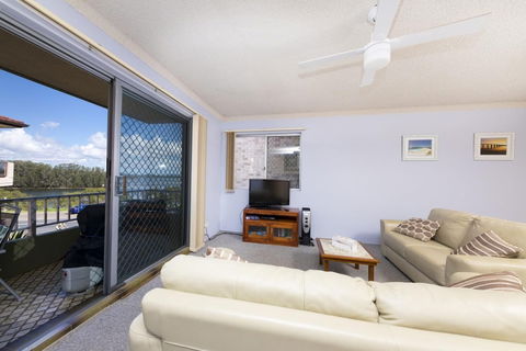 Camelot Unit 06 - Accommodation Redcliffe 1