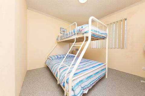 Camelot Unit 06 - Accommodation Redcliffe 5