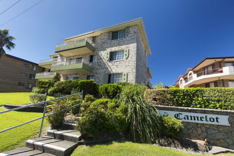 Camelot Unit 06 - Accommodation Redcliffe 0