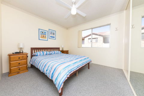 Camelot Unit 06 - Accommodation Redcliffe 6