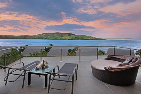 Yacht Club Villa 33 Serenity 4 Bedroom 4 Bathroom House Ocean Views 2 Buggies - Accommodation Redcliffe 3