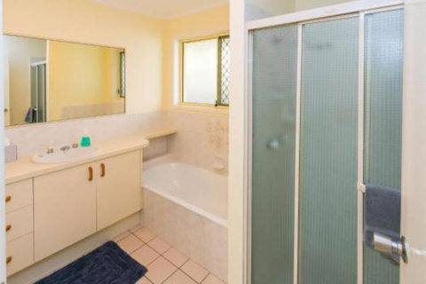 Cozy Family Holiday House - Accommodation Redcliffe 7