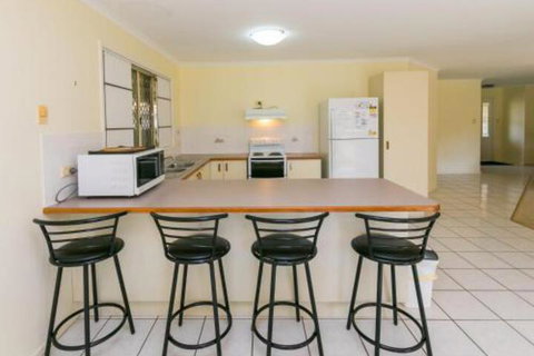Cozy Family Holiday House - Accommodation Redcliffe 0