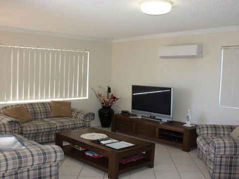 Sandpebbles 1 Pebbly Beach - Accommodation Redcliffe 2
