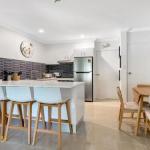 Karinya At Little Beach Downstairs - Accommodation Redcliffe 0