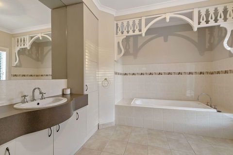 Waterview Estate Free Wifi Amazing Ocean Views - Accommodation Redcliffe 6