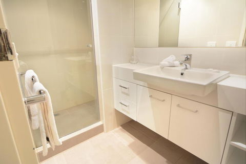 Molonys 14 - Accommodation Redcliffe 2