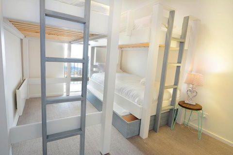 Molonys 14 - Accommodation Redcliffe 6