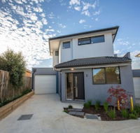 Trendy Sweet Home In Blackburn South - Accommodation Redcliffe