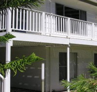 Wonky Pine Beach House NARRWALLEE 4 bedroom - Accommodation Redcliffe