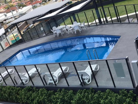 Elegant Design 2 Bed 2 Bath Apartment In Liverpool - Accommodation Redcliffe 6