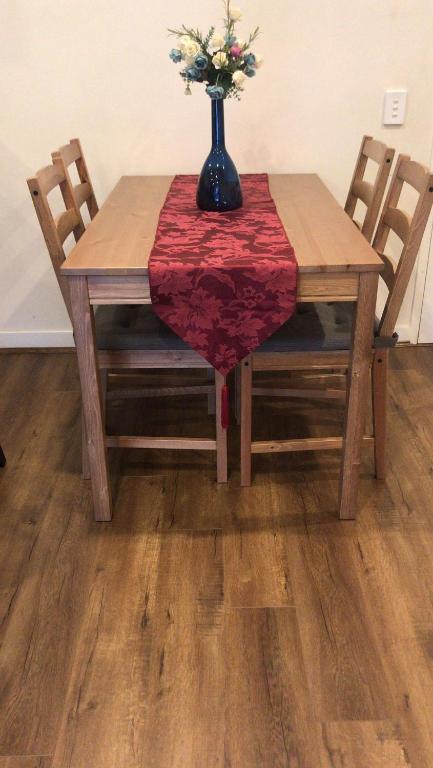 Elegant Design 2 Bed 2 Bath Apartment In Liverpool - Accommodation Redcliffe 3